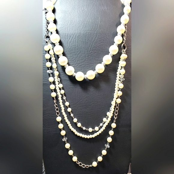Pearls and Rhinestones Bundle of Jewelry - Picture 4 of 6